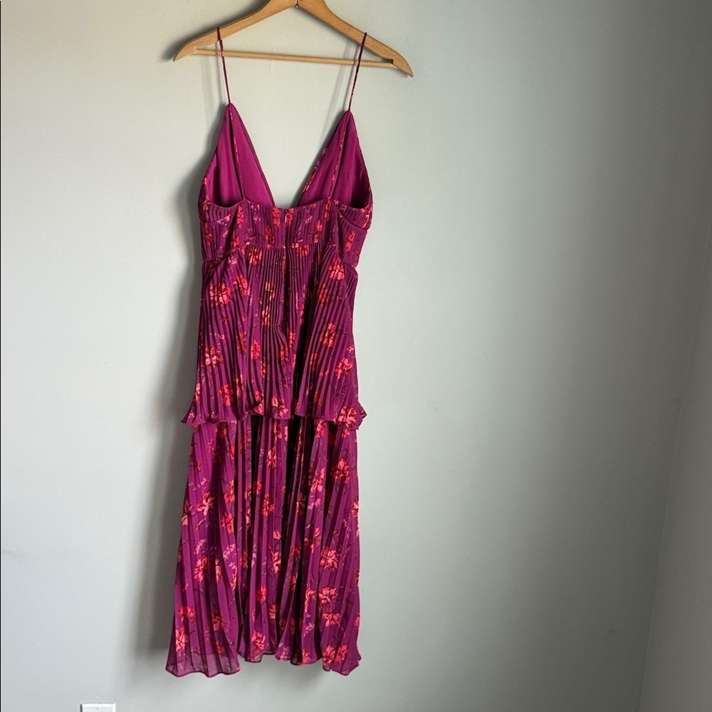 Amur Catarina V Neck Pleated Dress 2 - Picture 3 of 16
